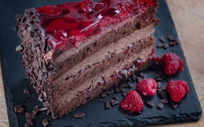 NOVINKA – legenda čokomalinový dort